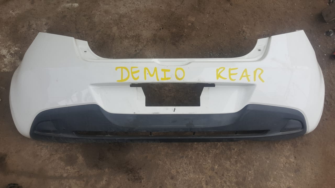 PARACHOQUES POSTERIOR MAZDA DEMIO 2007 AL 2014